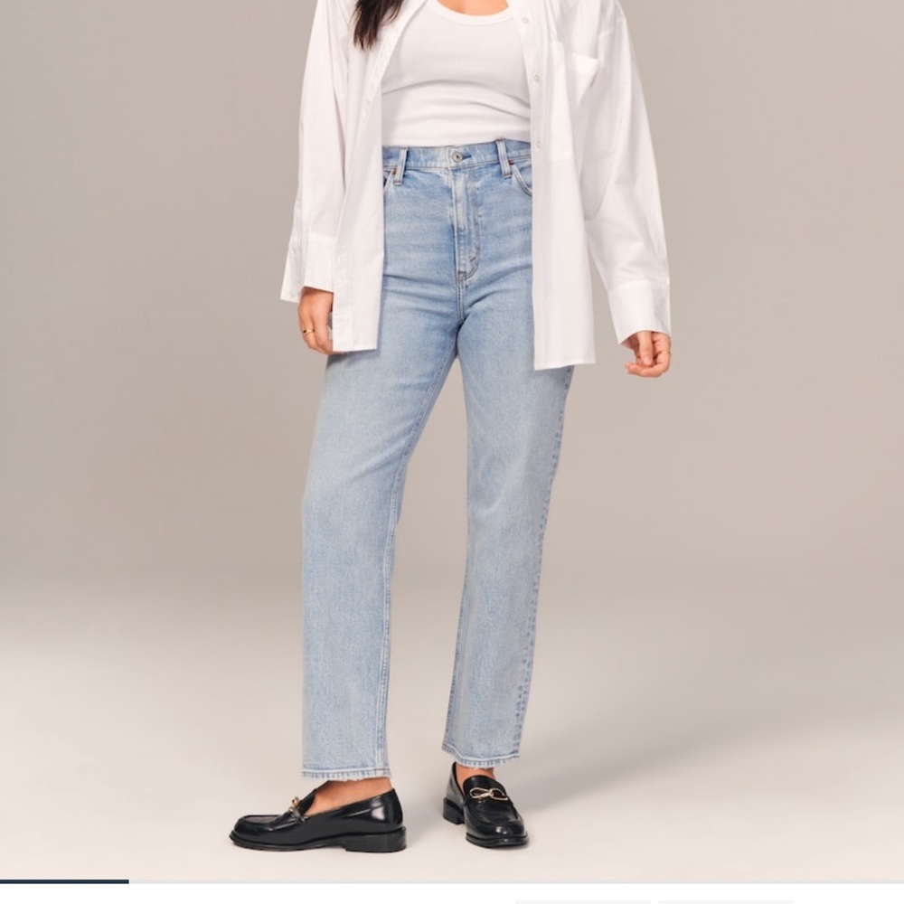 Abercrombie & Fitch Curve Love Ultra High Rise Ankle Straight Jean Light Destroy